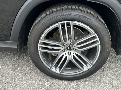 Used 2025 Mercedes-Benz GLS 450 4MATIC image 14