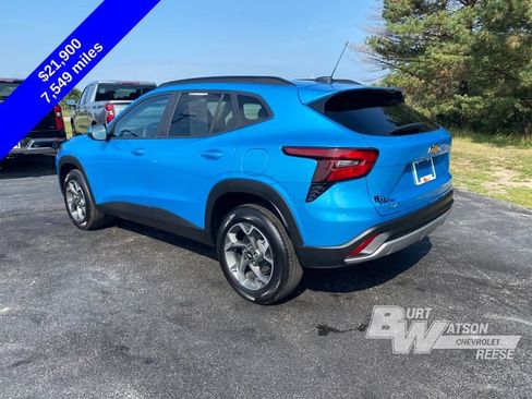 Used 2025 Chevrolet Trax LT FWD image 6