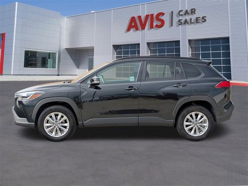 Used 2025 Toyota Corolla Cross LE image 10