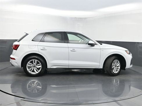Used 2024 Audi Q5 2.0T Premium w/ Convenience Package image 43