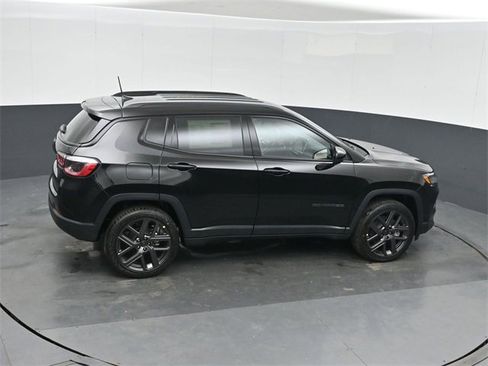 New 2026 Jeep Compass Latitude image 28