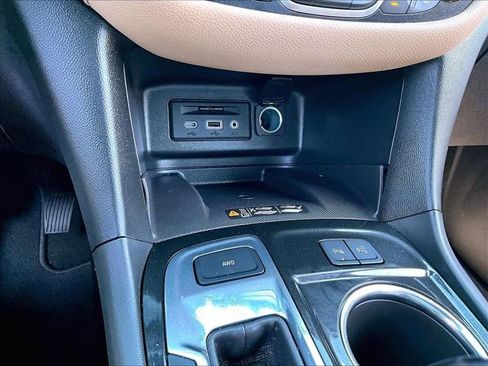 Used 2022 Chevrolet Equinox Premier AWD/4WD image 27