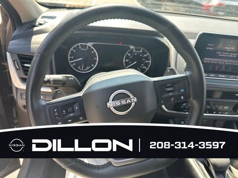 Used 2025 Nissan Rogue SV AWD/4WD image 2