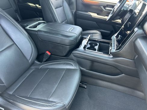Certified 2025 GMC Yukon XL Denali AWD/4WD image 11