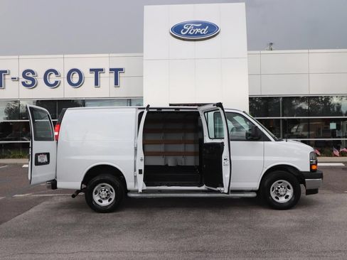 Used 2024 Chevrolet Express 2500 w/ Driver Convenience Package RWD image 17