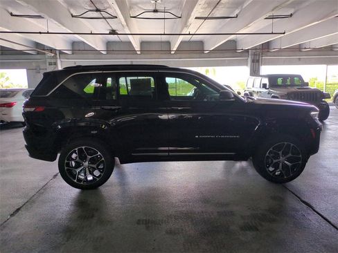 New 2025 Jeep Grand Cherokee Summit image 4