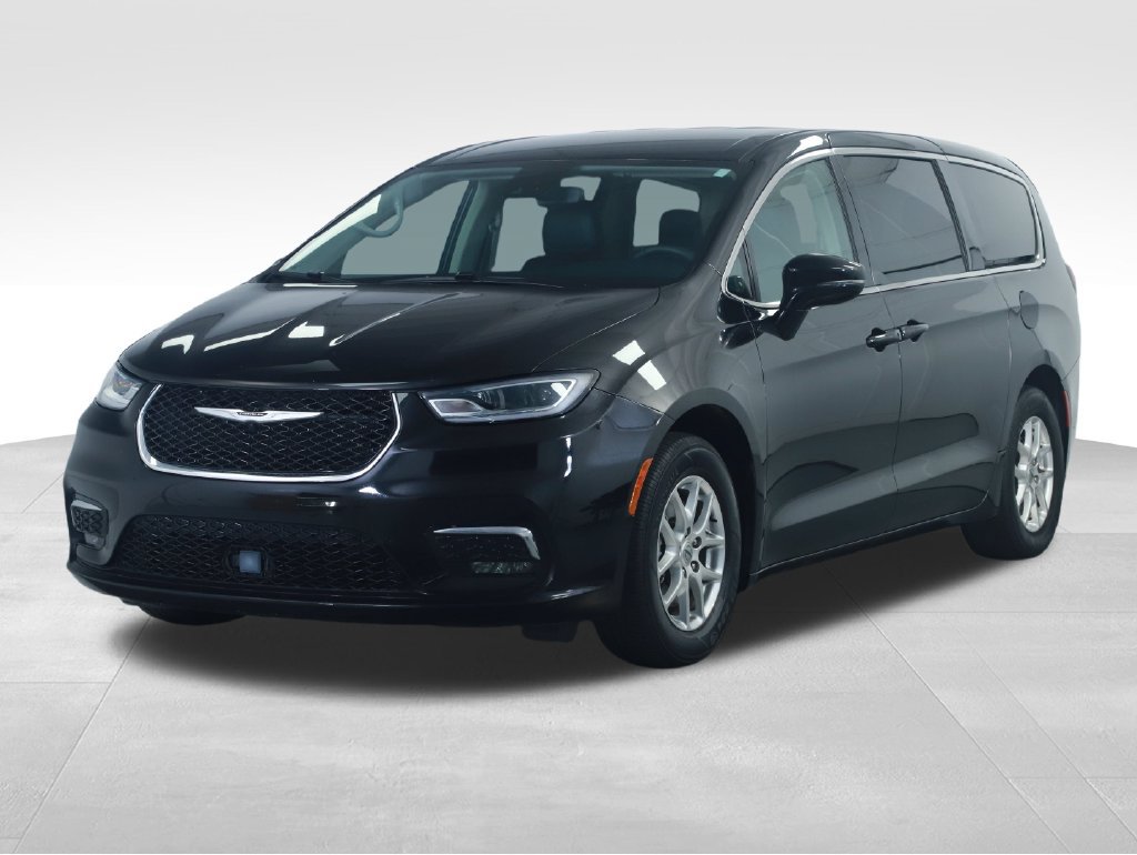 Used 2024 Chrysler Pacifica Touring-L FWD image 9