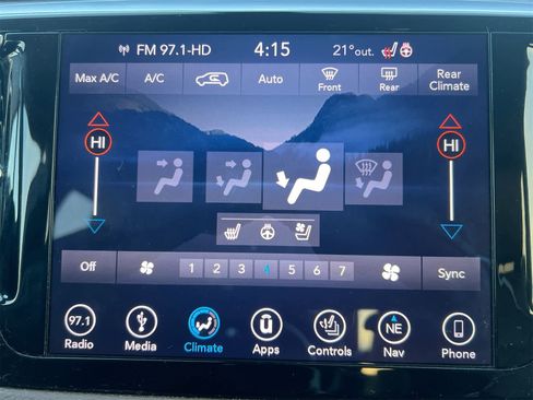 Used 2018 Chrysler Pacifica Limited w/ Tire & Wheel Group image 28