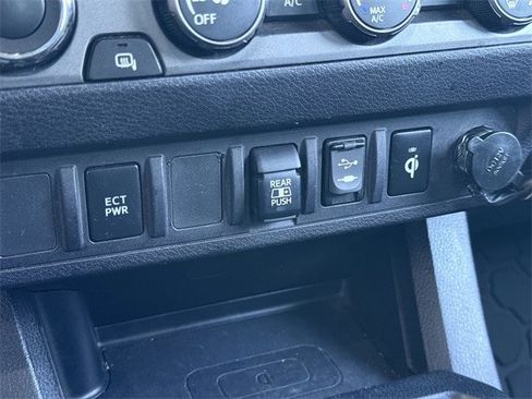 Used 2019 Toyota Tacoma TRD Off-Road image 21