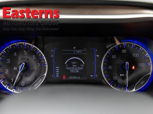 Used 2019 Chrysler Pacifica Touring-L FWD image 17
