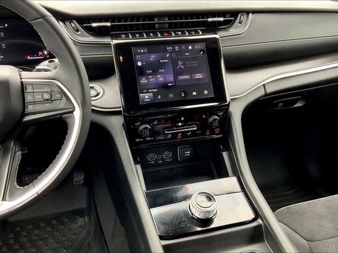 Used 2023 Jeep Grand Cherokee L Laredo image 7