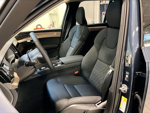 New 2026 Volvo XC90 B5 Plus w/ Protection Package Premier AWD/4WD image 13