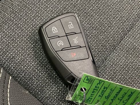 Used 2025 GMC Acadia Elevation image 30