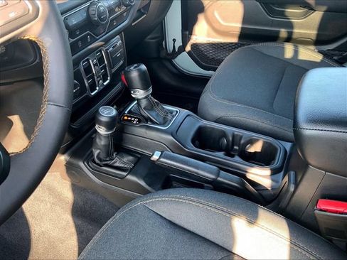 Used 2024 Jeep Wrangler Unlimited Sport AWD/4WD image 16