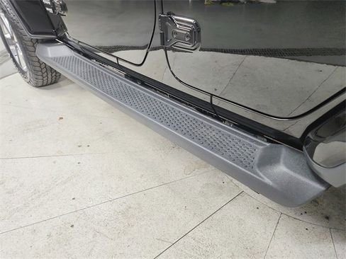 Used 2018 Jeep Wrangler Unlimited Sahara image 48