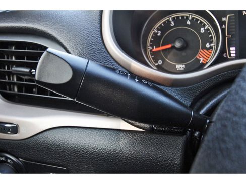 Used 2015 Jeep Cherokee Sport image 20