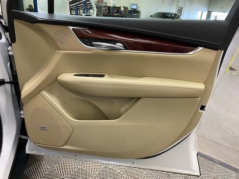 Used 2019 Cadillac XT5 Premium Luxury image 14