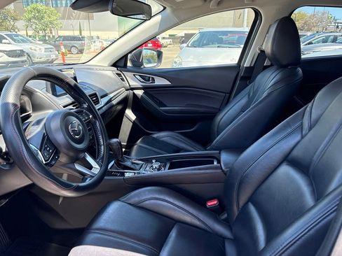 Used 2018 MAZDA MAZDA3 Touring FWD image 12