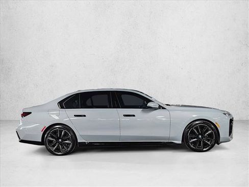 Used 2023 BMW i7 xDrive60 AWD/4WD image 4