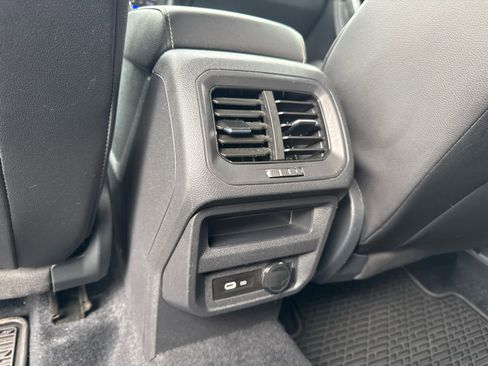 Used 2022 Volkswagen Tiguan SE image 25