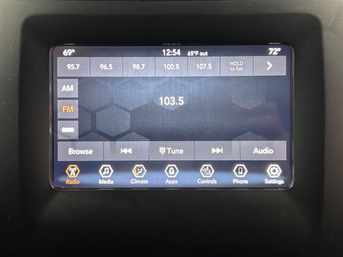 Used 2020 Jeep Cherokee Latitude Plus AWD/4WD image 5