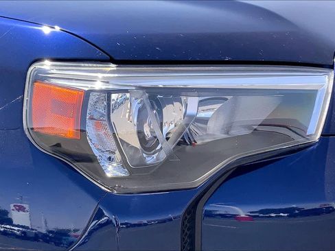 Used 2022 Toyota 4Runner SR5 Premium w/ Moonroof Package AWD/4WD image 28