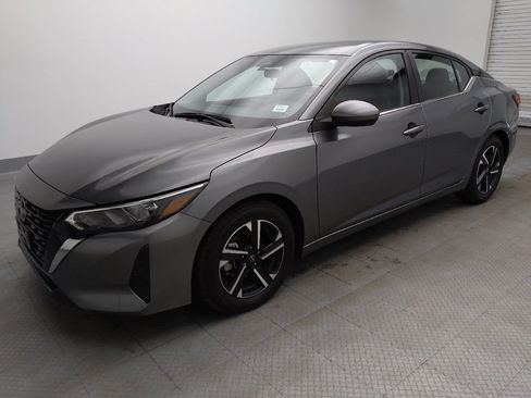 Used 2025 Nissan Sentra SV FWD image 2