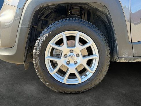 Used 2020 Jeep Renegade Latitude AWD/4WD image 4