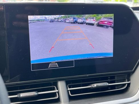 Used 2025 Chevrolet Trax LS image 31