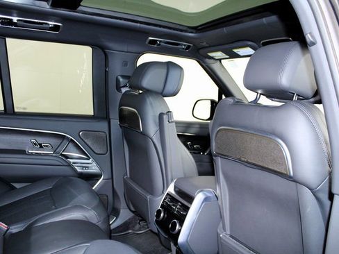 Used 2025 Land Rover Range Rover Autobiography AWD/4WD image 28