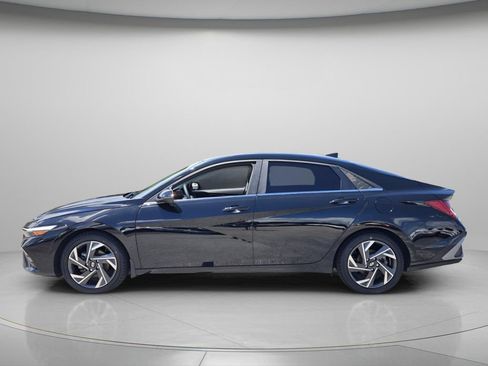 Certified 2024 Hyundai Elantra Limited FWD image 3