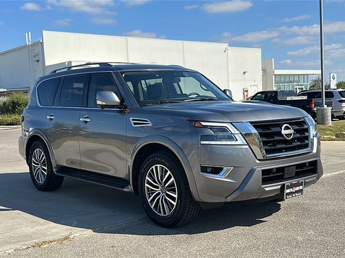 Used 2023 Nissan Armada SL w/ Captain's Chairs Package image 10