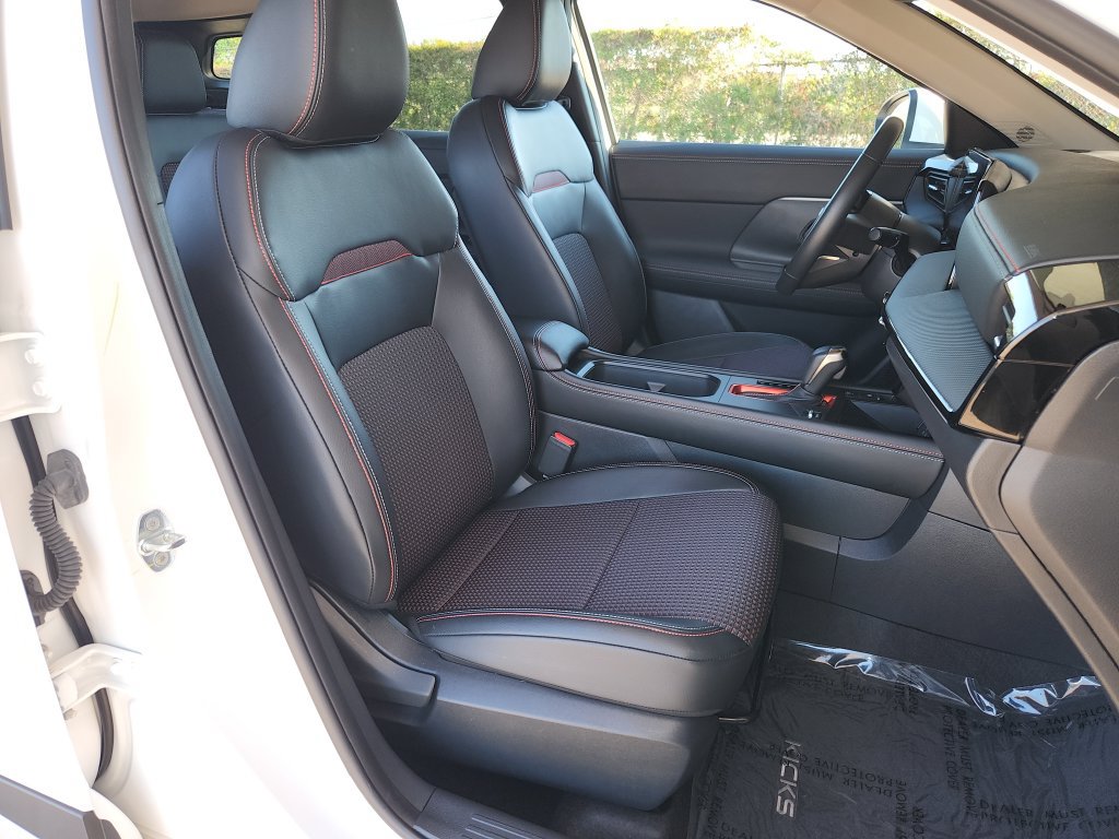 Certified 2025 Nissan Kicks SR FWD image 16