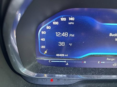 Used 2022 Chevrolet Suburban RST w/ Sport Performance Package image 2