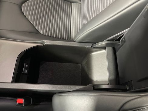 Used 2022 Toyota Camry SE image 25