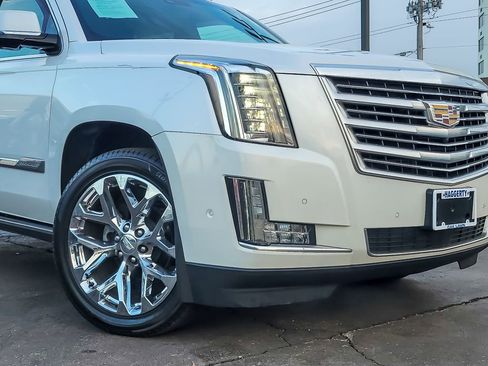 Certified 2017 Cadillac Escalade Platinum image 2