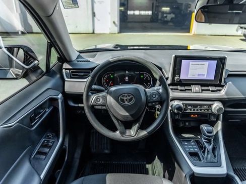 Used 2023 Toyota RAV4 LE AWD/4WD image 27