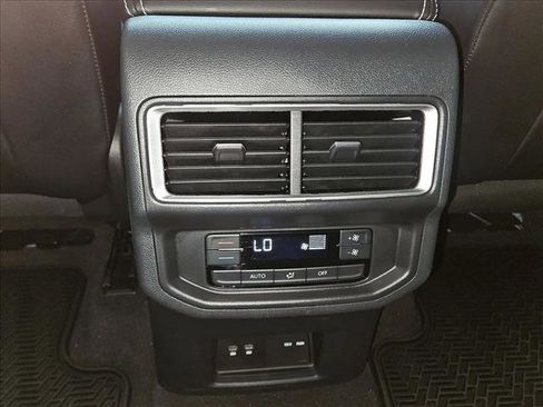 Used 2024 Volkswagen Atlas SE FWD image 22