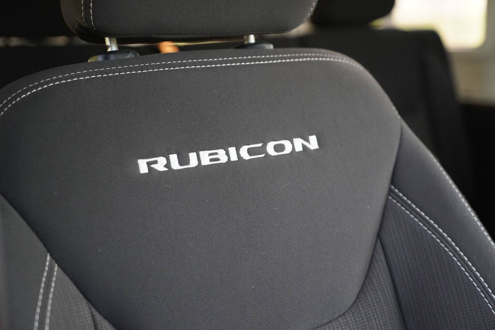 Used 2015 Jeep Wrangler Unlimited Rubicon w/ Connectivity Group AWD/4WD image 27
