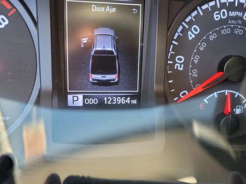 Used 2021 Toyota Tacoma SR w/ SR Convenience Package image 27