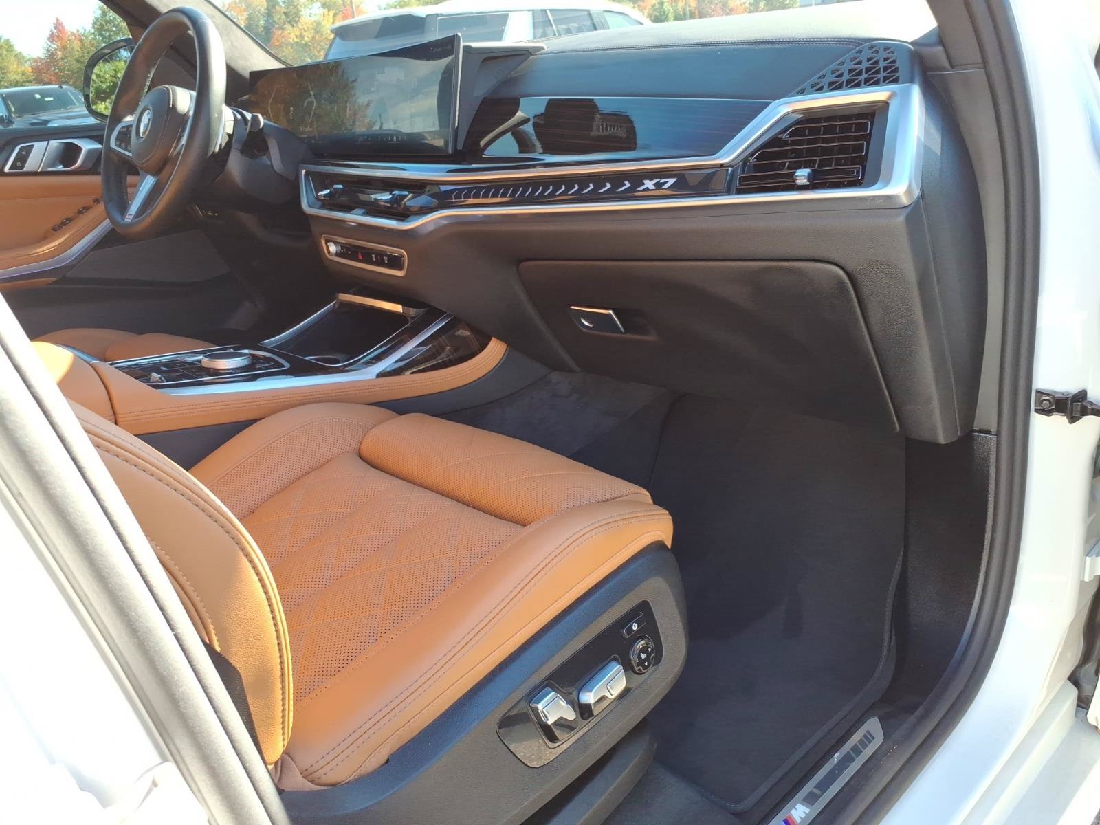 Used 2026 BMW X7 xDrive40i w/ M Sport Package AWD/4WD image 9