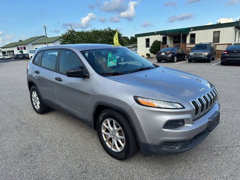 Used 2014 Jeep Cherokee Sport w/ Cold Weather Group image 2