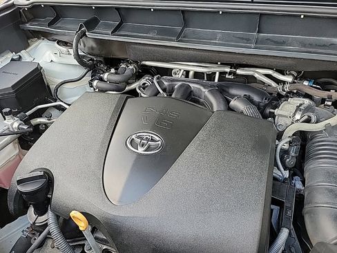 Used 2021 Toyota Highlander XLE AWD/4WD image 33