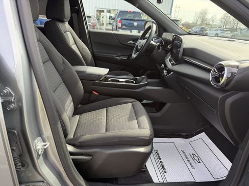 Used 2025 Chevrolet Equinox LT w/ Safety and Technology Package image 21