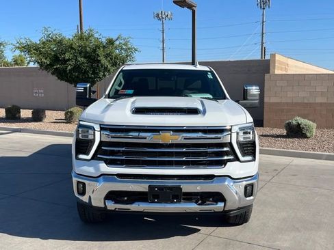 Used 2025 Chevrolet Silverado 2500 LTZ w/ LTZ Convenience Package AWD/4WD image 4