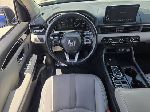 Used 2025 Honda Pilot EX-L image 13