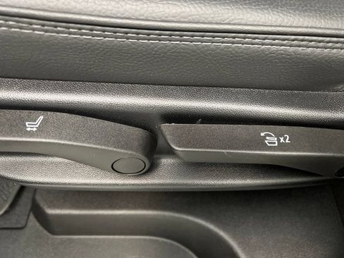 Used 2025 GMC Yukon Denali AWD/4WD image 19