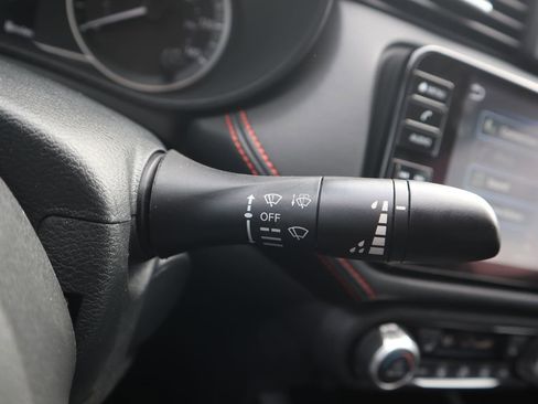 New 2025 Nissan Versa SR w/ Trunk Package image 18