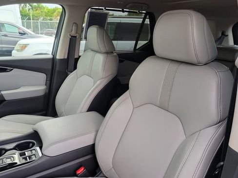 Used 2024 Honda Pilot Touring image 9