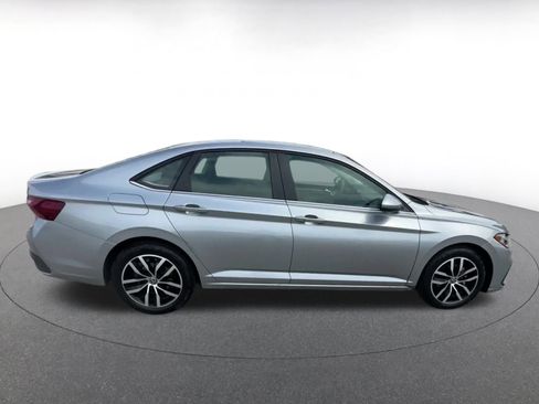 Used 2025 Volkswagen Jetta SE image 16